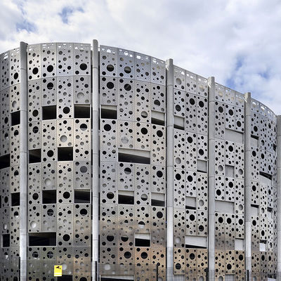 kopen 3 mm geperforeerde aluminium wandpanelen PVDF-coating op maat voor gebouwdecoratie online manufacture