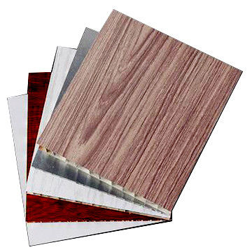 5 mm tot 200 mm aluminium honingraatcompositopaneel met PVDF-coating houten kleur