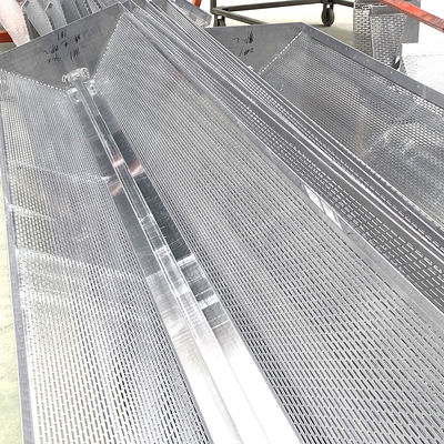 Anodiseerde lasersnijpatronen Geperforeerde aluminium bekledingsplaten Op maat gemaakte duurzame gebouw gevelversiering